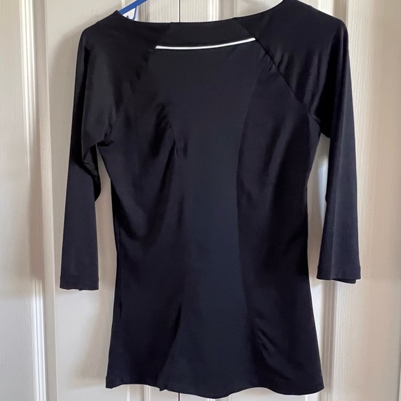 3/$25.00 🛍 NIKE Dri Fit Fitness Top - Picture 2 of 4